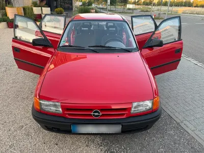 Gebraucht Opel Astra 75 PS (55 kW) 1993 Rot Limousine
