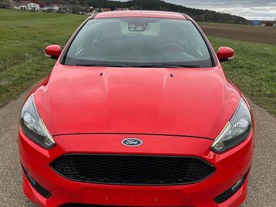 Gebraucht Ford Focus ST-Line 125 PS (91 kW) 2017 Rot Limousine