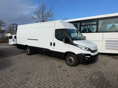 Second-hand Iveco Daily 179 CP (131 kW) 2017 Alb Van