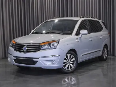 Gebraucht SsangYong Rodius Sapphire 178 PS (130 kW) 2017 Silber Van / Kleinbus