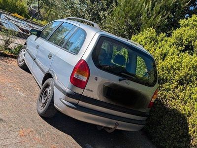 Begagnad Opel Zafira 125 HK (91 kW) 2001 Silver Minibuss
