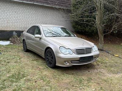 Gebraucht Mercedes C180 143 PS (105 kW) 2004 Gold Limousine
