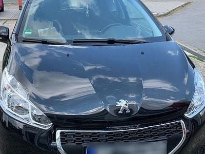 Gebraucht Peugeot 208 Active 82 PS (60 kW) 2014 Schwarz Kleinwagen