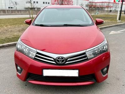 Gebraucht Toyota Corolla Multidrive S 132 PS (97 kW) 2014 Rot Limousine