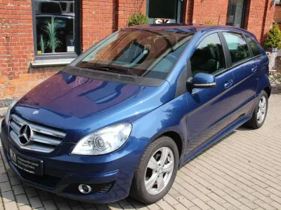 Gebraucht Mercedes B200 136 PS (100 kW) 2009 Blau Van / Kleinbus
