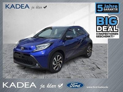 Neu Toyota Aygo 72 PS (52 kW) 2025 Juniper blue (8y8)/ black mica Kleinwagen