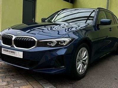 Schwarz Gebraucht 2023 BMW 318 Shadowline Kombi | 30.850 € (Fairer Preis)