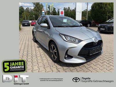 Neu Toyota Yaris Hybrid 116 PS (85 kW) 2025 Shimmering silver Limousine