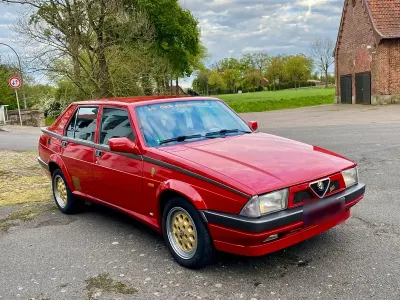 Usata Alfa Romeo 75 120 CV (88 kW) 1992 Rosso Berlina