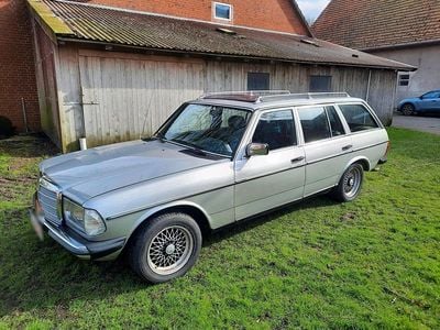 Gebraucht Mercedes 240 72 PS (52 kW) 1984 Silber Kombi