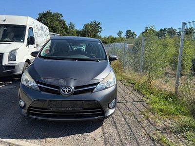 Gebraucht Toyota Verso Comfort 111 PS (81 kW) 2015 Grau Van / Kleinbus