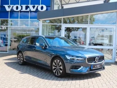 Gebraucht Volvo V60 Plus 253 PS (186 kW) 2022 Blau Kombi