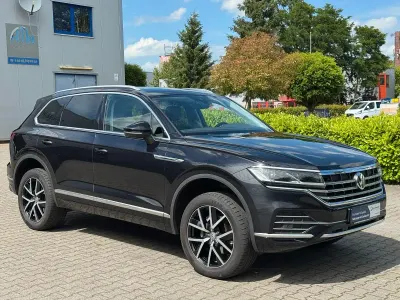 Gebraucht VW Touareg Elegance 286 PS (210 kW) 2019 Deep black SUV