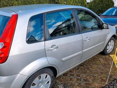 Gebraucht Ford Fiesta 75 PS (55 kW) 2007 Silber Kleinwagen