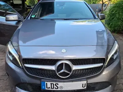 Gebraucht Mercedes A180 Urban 122 PS (89 kW) 2015 Grau Limousine