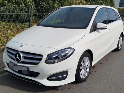 Gebraucht Mercedes B180 109 PS (80 kW) 2016 Weiß Van / Kleinbus