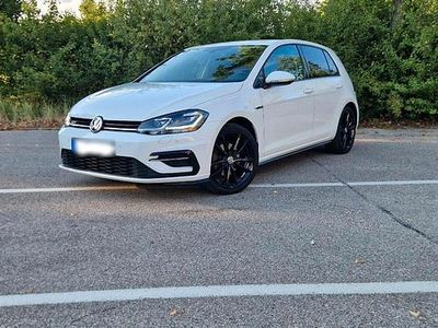 Gebraucht VW Golf VII Highline 150 PS (110 kW) 2019 Weiß Limousine