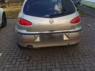 Gebraucht Alfa Romeo 147 85 PS (62 kW) 2004 Gold Kleinwagen