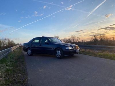 Second-hand Mercedes C240 170 CP (125 kW) 1999 Albastru Berlinǎ