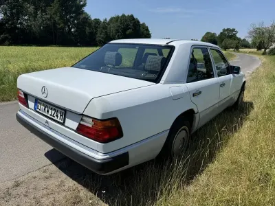 Gebraucht Mercedes 200 75 PS (55 kW) 1992 Weiß Limousine