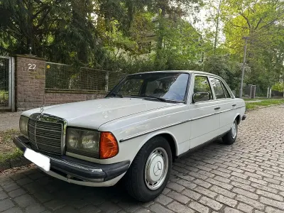 Gebraucht Mercedes 200 60 PS (44 kW) 1984 Weiß Limousine