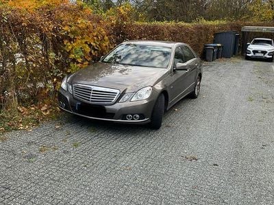 Grau Gebraucht 2009 Mercedes E220 Limousine | 8.490 € (Guter Preis)