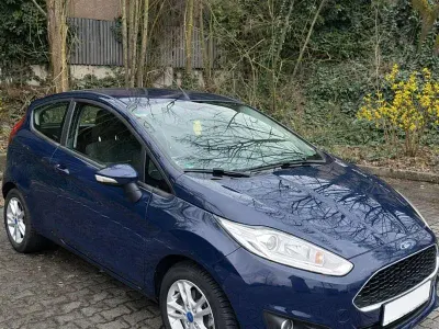 Gebraucht Ford Fiesta Celebration 101 PS (74 kW) 2016 Blau Kleinwagen