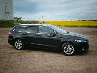 Gebraucht Ford Mondeo Titanium 150 PS (110 kW) 2015 Schwarz Kombi