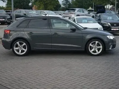 Gebraucht Audi A3 Sport 116 PS (85 kW) 2018 Grau Limousine