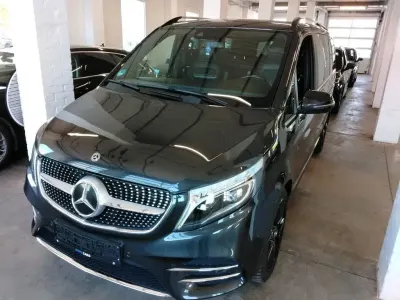 Gebraucht Mercedes V300 AMG 239 PS (175 kW) 2019 Lackfarbe graphitgrau metallic Van / Kleinbus
