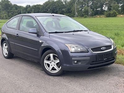 Grau Gebraucht 2007 Ford Focus Titanium Limousine | 995 € (Fairer Preis)