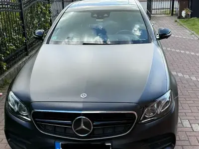Gebraucht Mercedes E350 AMG line 258 PS (189 kW) 2017 Rot Limousine