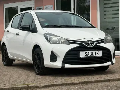 Gebraucht Toyota Yaris Cool 69 PS (50 kW) 2015 Weiß Kleinwagen