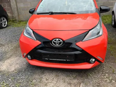 Używany Toyota Aygo 70 KM (51 kW) 2014 Pomarańczowy Hatchback
