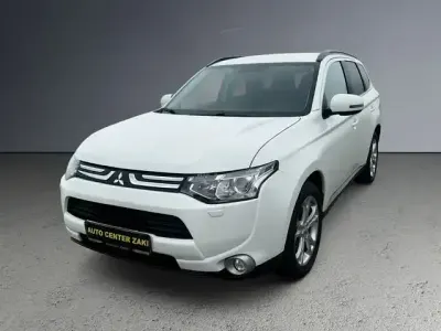 Begagnad Mitsubishi Outlander Intense 150 HK (110 kW) 2014 Vit SUV