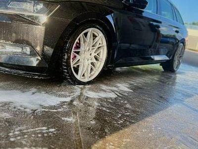 Gebraucht Skoda Superb 190 PS (139 kW) 2015 Schwarz Kombi