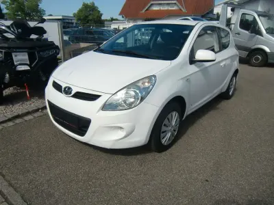 Gebraucht Hyundai i20 Edition 77 PS (56 kW) 2011 Weiß Kleinwagen