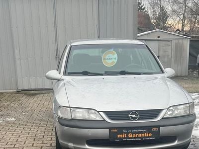 Usata Opel Vectra 100 CV (73 kW) 1998 Argento Berlina