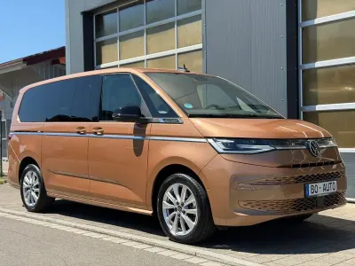 Gebraucht VW Multivan Style 150 PS (110 kW) 2025 Gold Van / Kleinbus