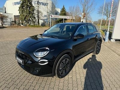 Neu Fiat 600E Red 114 kW (156 PS) 2025 Schwarz Limousine