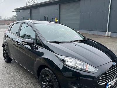 Gebraucht Ford Fiesta 101 PS (74 kW) 2014 Schwarz Kleinwagen