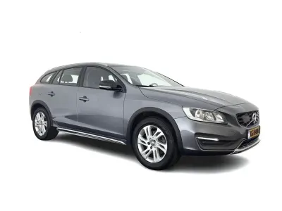 Gebraucht Volvo V60 CC Business Edition 150 PS (110 kW) 2015 Grau Kombi