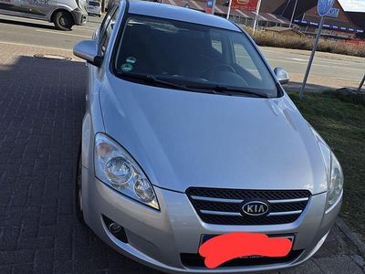 Gebraucht Kia Ceed 109 PS (80 kW) 2008 Grau Kleinwagen