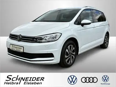 Gebraucht VW Touran Active 122 PS (89 kW) 2023 Weiß Van / Kleinbus