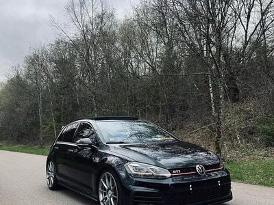 Schwarz Gebraucht 2017 VW Golf VII GTI Kleinwagen | 16.000 €