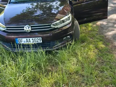 Gebraucht VW Touran 190 PS (139 kW) 2018 Violet Van / Kleinbus
