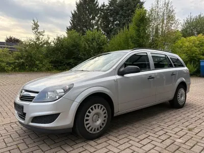 Gebraucht Opel Astra 90 PS (66 kW) 2009 Silber Limousine