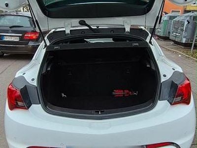 Gebraucht Opel Astra 131 PS (96 kW) 2013 Weiß Limousine