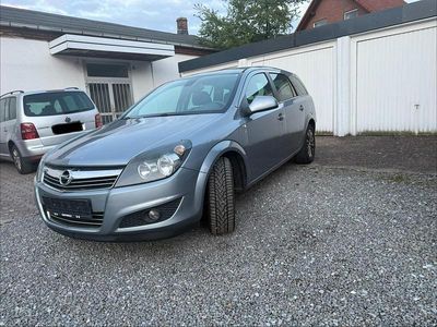 Gebraucht Opel Astra 101 PS (74 kW) 2010 Silber Kombi