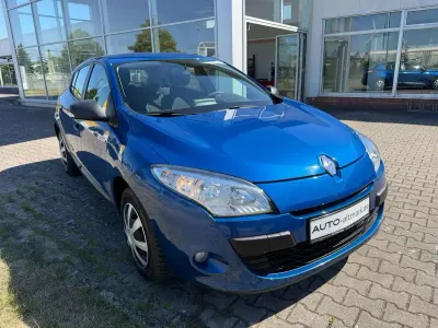 Gebraucht Renault Mégane III 101 PS (74 kW) 2012 Extremblau Kleinwagen